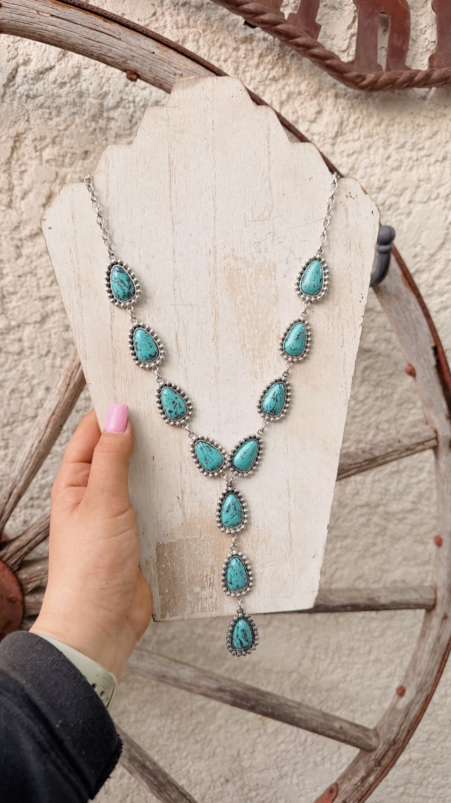 Tear Drop Lariat