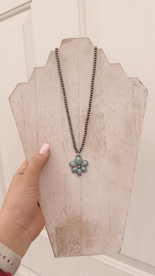 Turquoise Floral Beaded Necklace